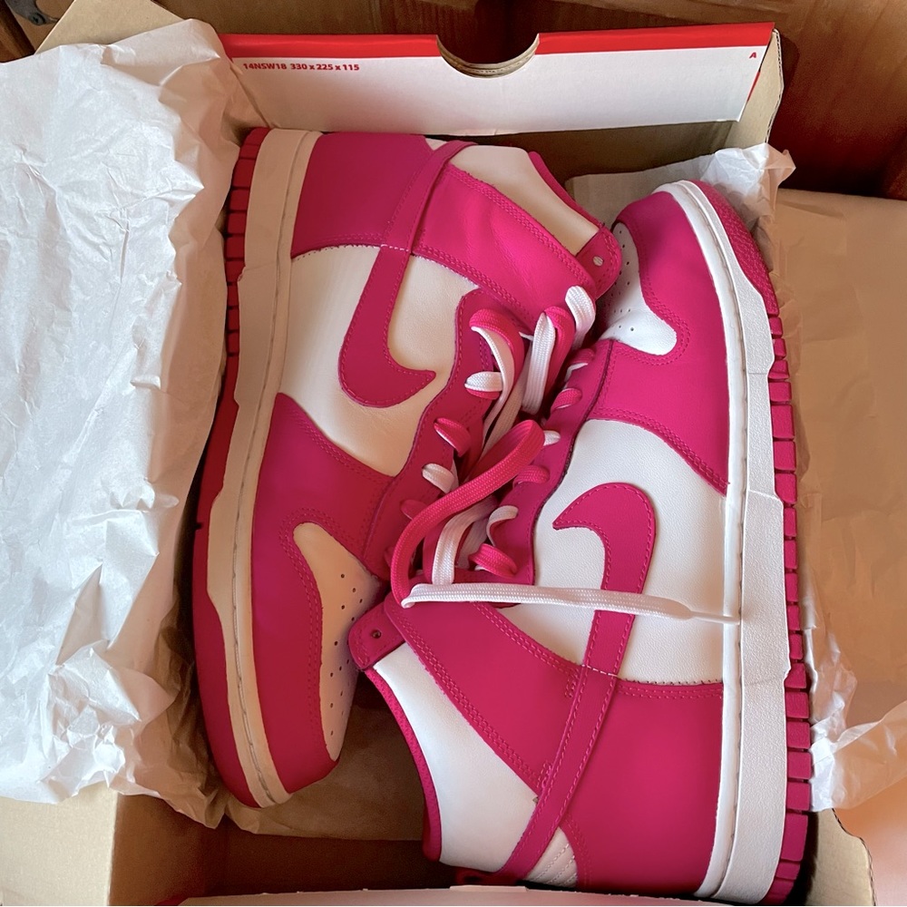 Authentic Pink Prime Dunk High Nike W 11 M9.5 Pink and White Dunks